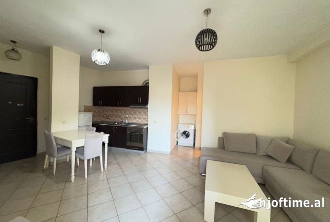 Shtepi ne shitje Apartament ne Tirane, Garsoniere, Mobilimi E mobiluar, Pagesa 60,900  Euro.