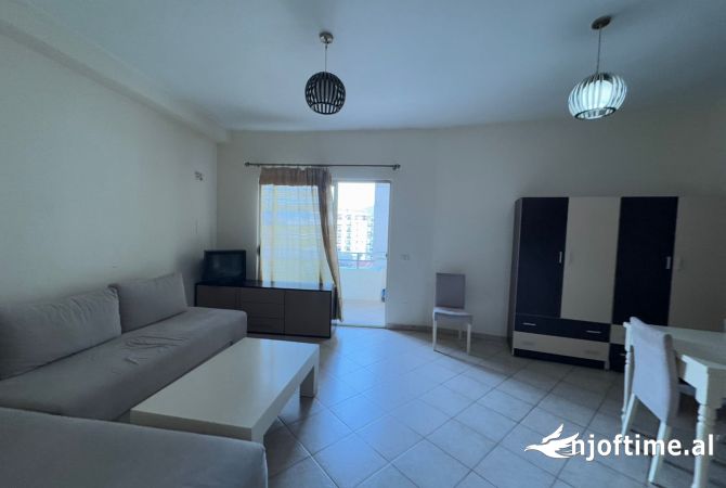Shtepi ne shitje Apartament ne Tirane, Garsoniere, Mobilimi E mobiluar, Pagesa 60,900  Euro.