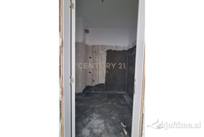 Shtepi ne shitje Apartament ne Tirane, 1+1, Mobilimi Bosh, pa mobiluar, Pagesa 94,200  Euro.