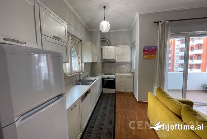 Shtepi me qera Apartament ne Tirane, 2+1, Mobilimi E mobiluar, Pagesa 800  Euro.