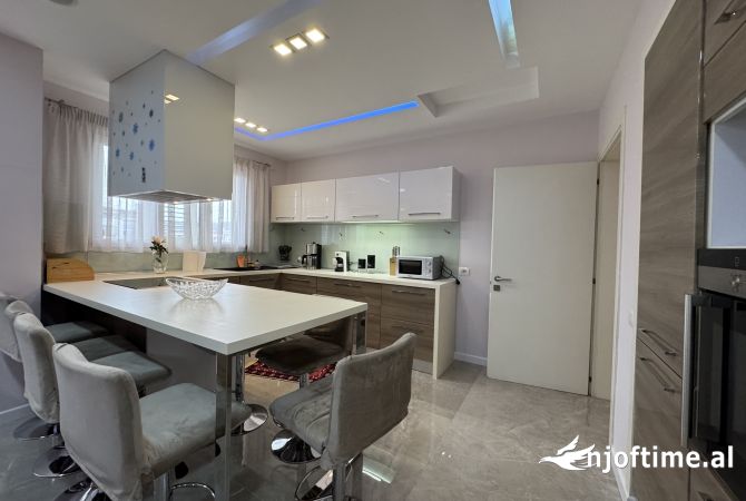 Shtepi me qera 4+1 ne Tirane - 1,500 Euro