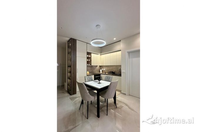 Shtepi me qera 2+1 ne Tirane - 1,200 Euro