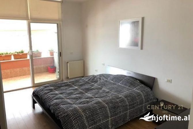 Shtepi ne shitje Apartament ne Tirane, 2+1, Mobilimi E mobiluar, Pagesa 260,000  Euro.