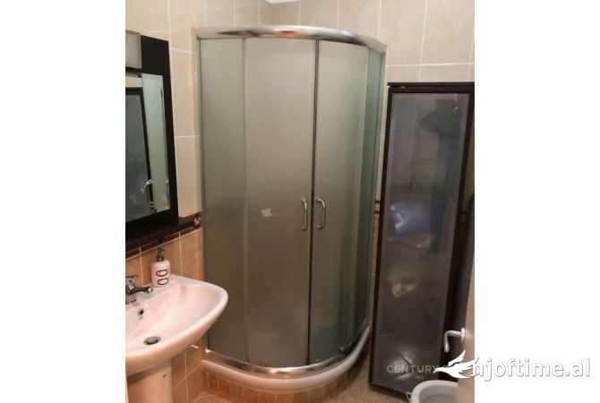 Shtepi ne shitje Apartament ne Tirane, 2+1, Mobilimi E mobiluar, Pagesa 260,000  Euro.