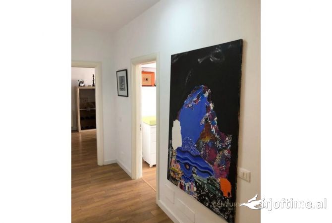 Shtepi ne shitje Apartament ne Tirane, 2+1, Mobilimi E mobiluar, Pagesa 260,000  Euro.