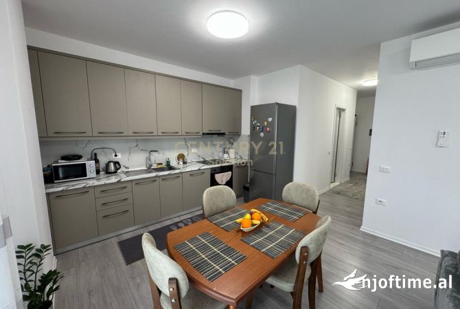 Shtepi me qera Apartament ne Tirane, 2+1, Mobilimi E mobiluar, Pagesa 730  Euro.