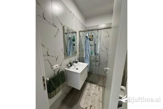 Shtepi me qera Apartament ne Tirane, 2+1, Mobilimi E mobiluar, Pagesa 730  Euro.