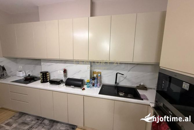 Shtepi ne shitje Apartament ne Tirane, 2+1, Mobilimi E mobiluar, Pagesa 160,000  Euro.