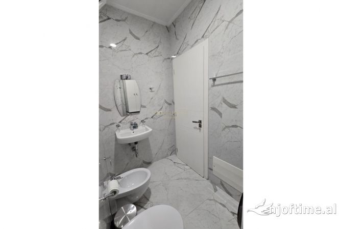 Shtepi ne shitje Apartament ne Tirane, 2+1, Mobilimi E mobiluar, Pagesa 275,000  Euro.