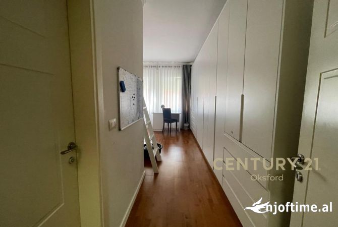 Shtepi ne shitje Apartament ne Tirane, 3+1, Mobilimi E mobiluar, Pagesa 315,000  Euro.