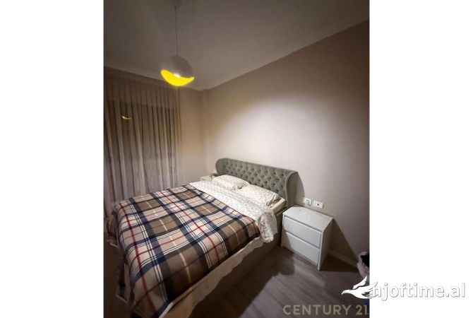 Shtepi ne shitje Apartament ne Tirane, 1+1, Mobilimi E mobiluar, Pagesa 135,000  Euro.