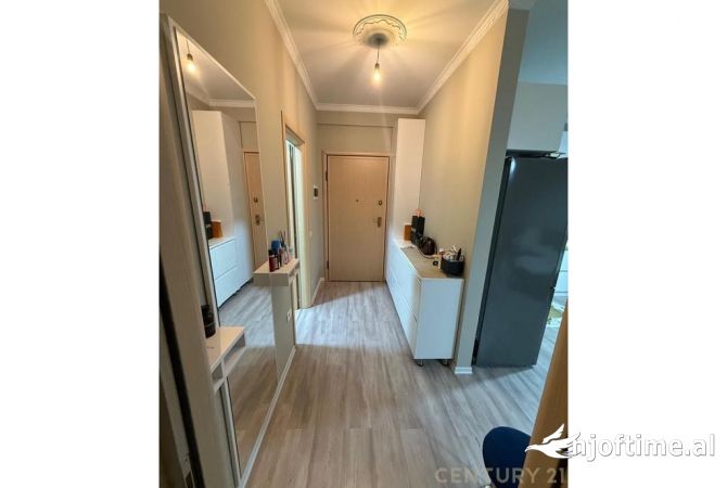 Shtepi ne shitje Apartament ne Tirane, 1+1, Mobilimi E mobiluar, Pagesa 135,000  Euro.