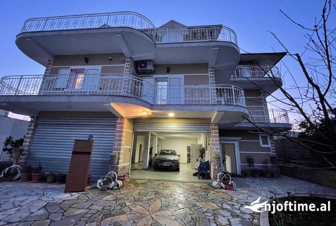 Shtepi ne shitje Vila Luksoze ne Tirane, 5+1, Mobilimi E mobiluar, Pagesa 320,000  Euro.