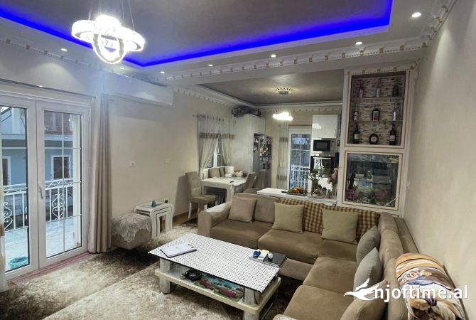 Shtepi ne shitje Vila Luksoze ne Tirane, 5+1, Mobilimi E mobiluar, Pagesa 320,000  Euro.