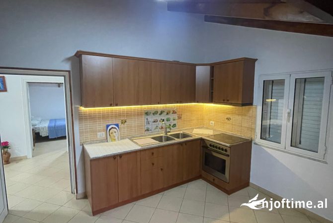 Shtepi ne shitje Vila Luksoze ne Tirane, 5+1, Mobilimi E mobiluar, Pagesa 320,000  Euro.