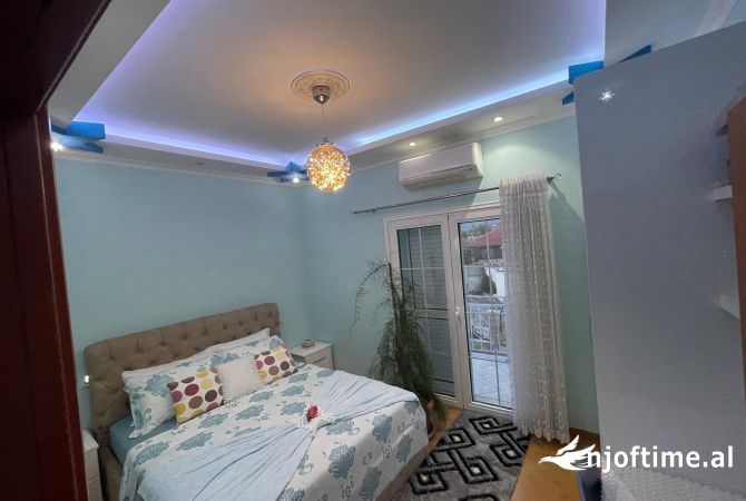 Shtepi ne shitje Vila Luksoze ne Tirane, 5+1, Mobilimi E mobiluar, Pagesa 320,000  Euro.