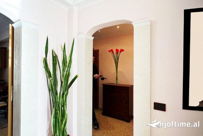 Shtepi me qera Apartament ne Tirane, 2+1, Mobilimi E mobiluar, Pagesa 950  Euro.