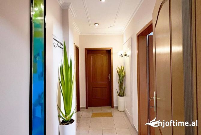 Shtepi me qera Apartament ne Tirane, 2+1, Mobilimi E mobiluar, Pagesa 950  Euro.