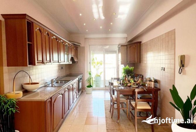 Shtepi me qera Apartament ne Tirane, 2+1, Mobilimi E mobiluar, Pagesa 950  Euro.