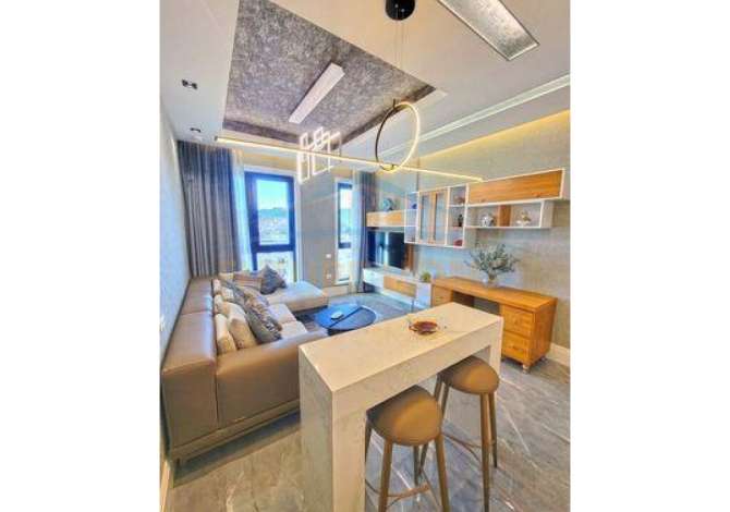 Shtepi ne shitje Penthose(kati i fundit panoramik) ne Tirane, 7+1, Mobilimi E mobiluar, Pagesa 1,600,000  Euro.