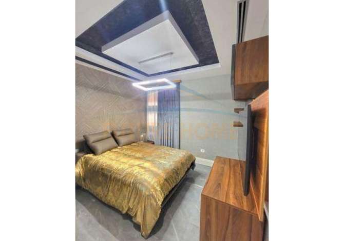 Shtepi ne shitje Penthose(kati i fundit panoramik) ne Tirane, 7+1, Mobilimi E mobiluar, Pagesa 1,600,000  Euro.