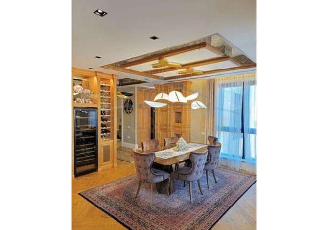 Shtepi ne shitje Penthose(kati i fundit panoramik) ne Tirane, 7+1, Mobilimi E mobiluar, Pagesa 1,600,000  Euro.