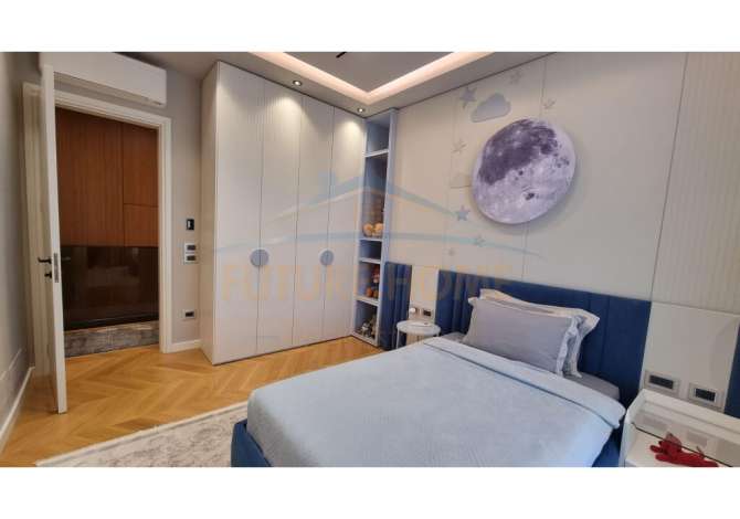 Shtepi ne shitje Vila Luksoze ne Tirane, 4+1, Mobilimi E mobiluar, Pagesa 1,099,900  Euro.