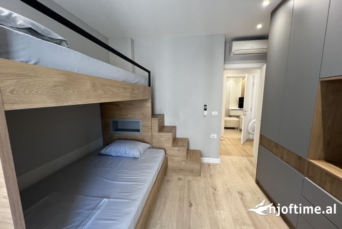 Shtepi ne shitje Apartament ne Tirane, 2+1, Mobilimi E mobiluar, Pagesa 161,600  Euro.