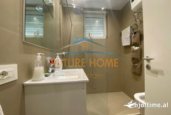 Shtepi ne shitje Apartament ne Tirane, 4+1, Mobilimi E mobiluar, Pagesa 779,900  Euro.