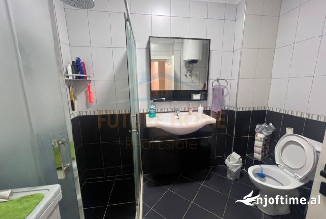 Shtepi ne shitje Apartament ne Tirane, 2+1, Mobilimi E mobiluar, Pagesa 210,000  Euro.