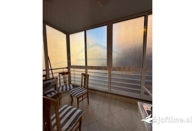 Shtepi ne shitje Apartament ne Tirane, 3+1, Mobilimi E mobiluar, Pagesa 180,001  Euro.