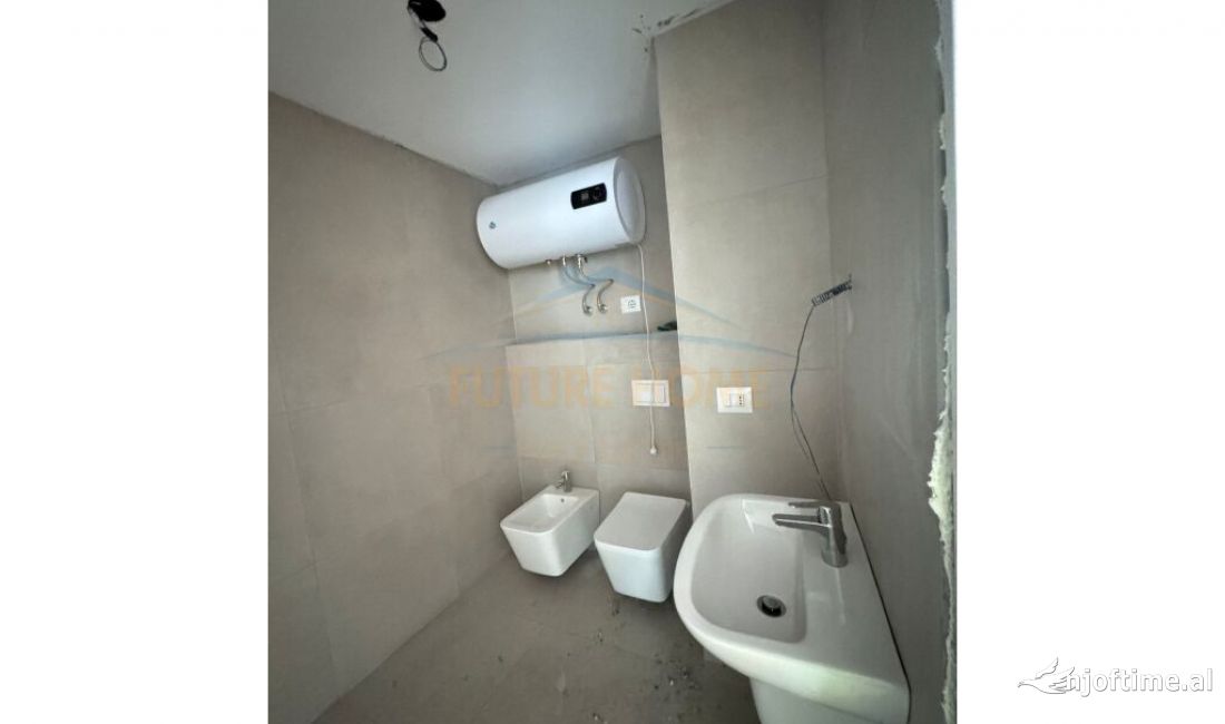 Shtepi ne shitje Apartament ne Tirane, 2+1, Mobilimi Bosh, pa mobiluar, Pagesa 157,990  Euro.