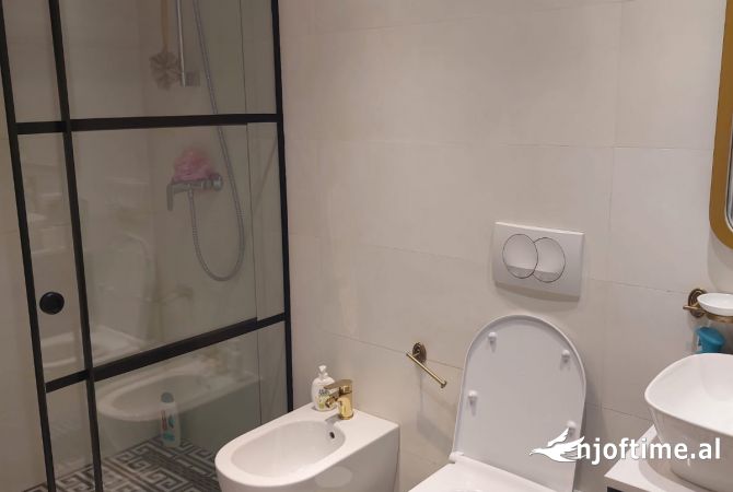 Shtepi me qera Apartament ne Tirane, 2+1, Mobilimi E mobiluar, Pagesa 750  Euro.