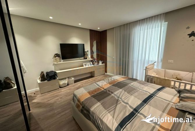 Shtepi ne shitje Apartament ne Tirane, 2+1, Mobilimi E mobiluar, Pagesa 190,003  Euro.