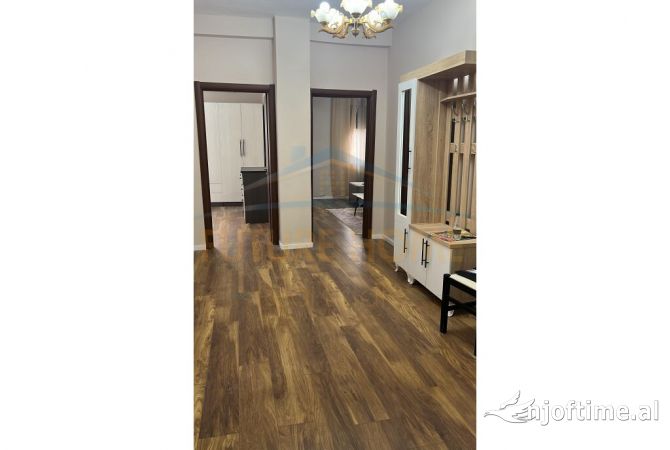 Shtepi me qera Apartament ne Tirane, 2+1, Mobilimi E mobiluar, Pagesa 699  Euro.