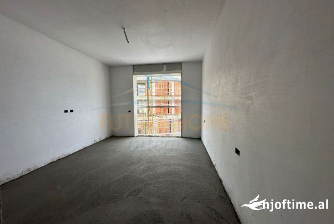 Shtepi ne shitje Apartament ne Tirane, 2+1, Mobilimi Bosh, pa mobiluar, Pagesa 179,000  Euro.