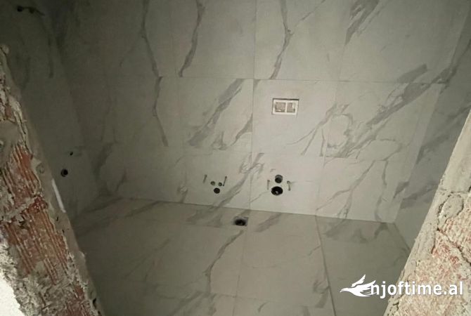 Shtepi ne shitje Apartament ne Tirane, 1+1, Mobilimi Bosh, pa mobiluar, Pagesa 157,288  Euro.