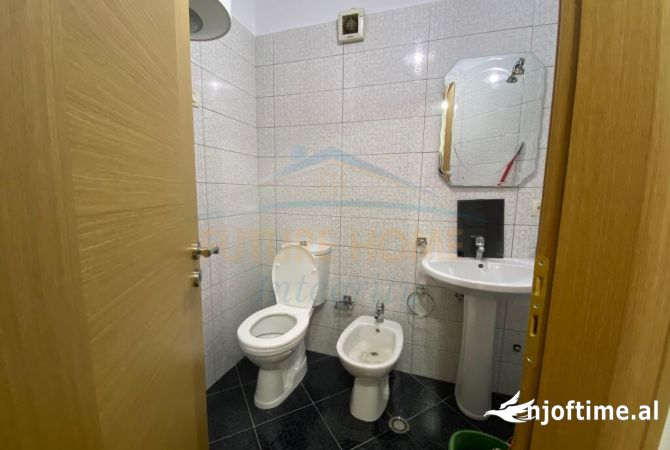 Shtepi ne shitje Apartament ne Tirane, 2+1, Mobilimi Pjeserisht e mobiluar, Pagesa 209,990  Euro.