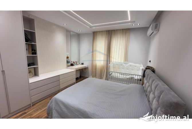Shtepi ne shitje Apartament ne Tirane, 1+1, Mobilimi E mobiluar, Pagesa 170,000  Euro.