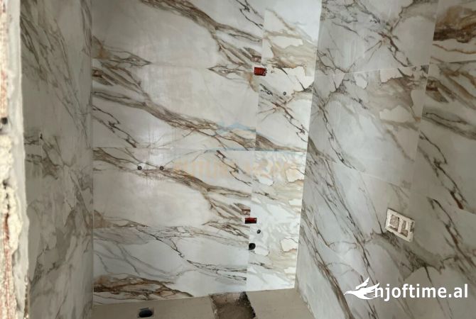 Shtepi ne shitje Apartament ne Tirane, 2+1, Mobilimi Bosh, pa mobiluar, Pagesa 230,001  Euro.