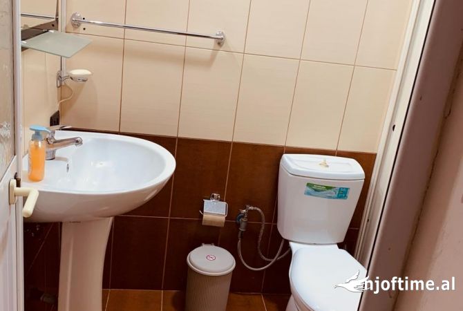 Shtepi me qera Apartament ne Tirane, 1+1, Mobilimi E mobiluar, Pagesa 600  Euro.