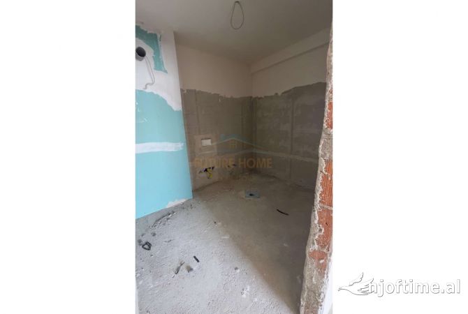 Shtepi ne shitje Apartament ne Tirane, 2+1, Mobilimi Bosh, pa mobiluar, Pagesa 155,008  Euro.