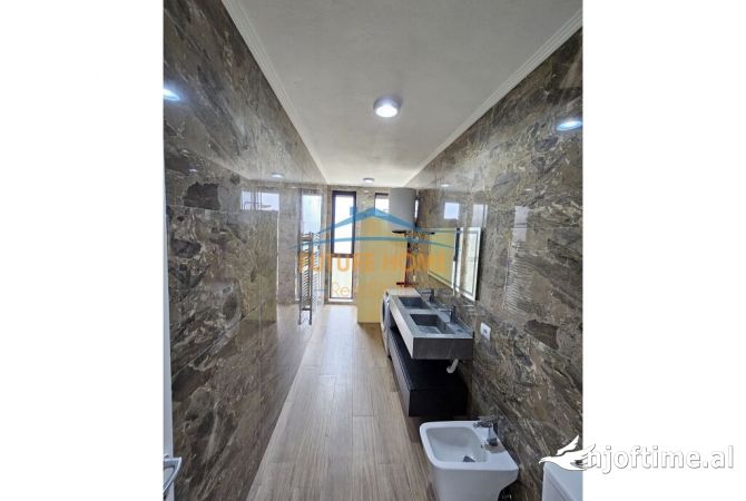 Shtepi ne shitje Apartament ne Tirane, 2+1, Mobilimi E mobiluar, Pagesa 250,008  Euro.