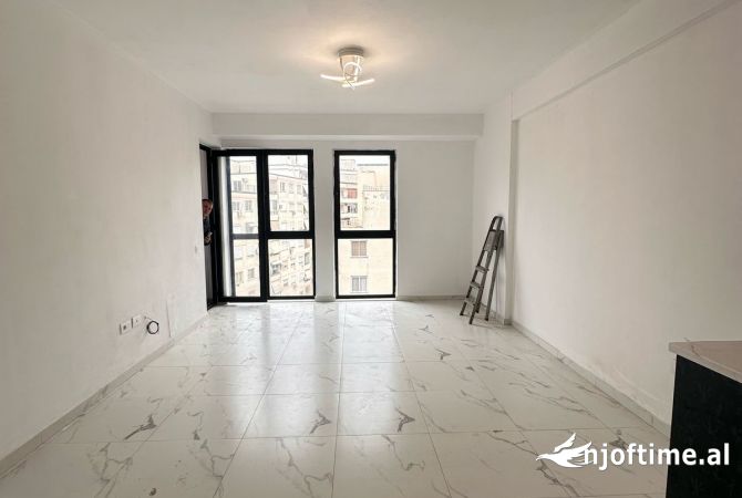Shtepi ne shitje Apartament ne Tirane, 1+1, Mobilimi Bosh, pa mobiluar, Pagesa 120,000  Euro.