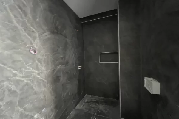 Shtepi ne shitje Apartament ne Tirane, 1+1, Mobilimi Bosh, pa mobiluar, Pagesa 129,000  Euro.