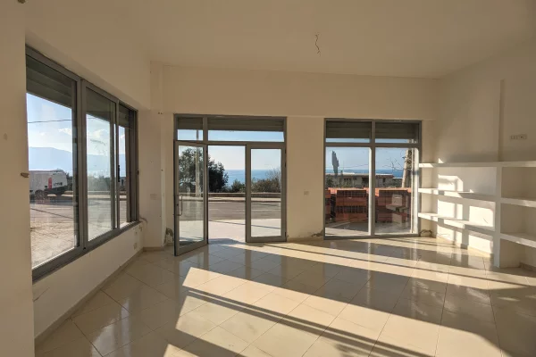 Ambient biznesi ne shitje 1+1 ne Vlore - 95,000 Euro