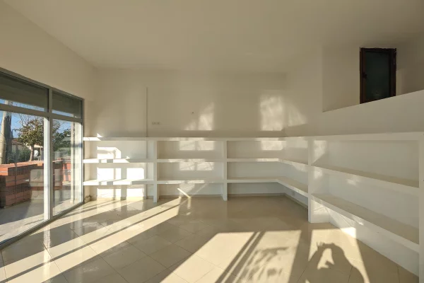 Ambient biznesi ne shitje 1+1 ne Vlore - 95,000 Euro