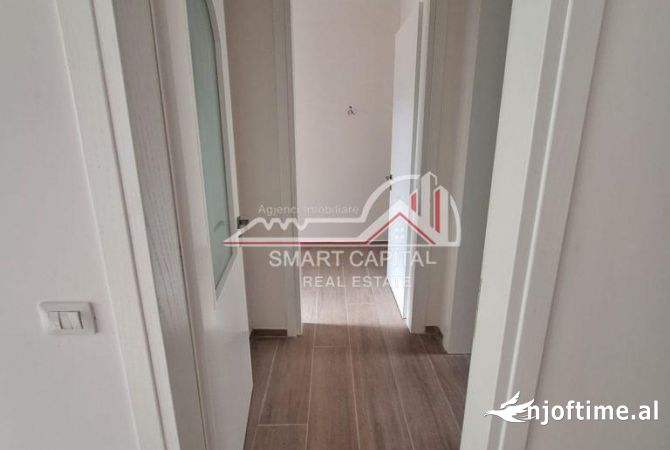 Shtepi ne shitje Apartament ne Vlore, 1+1, Mobilimi Bosh, pa mobiluar, Pagesa 110,000  Euro.