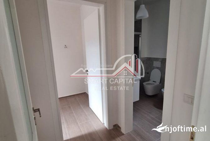 Shtepi ne shitje Apartament ne Vlore, 1+1, Mobilimi Bosh, pa mobiluar, Pagesa 110,000  Euro.