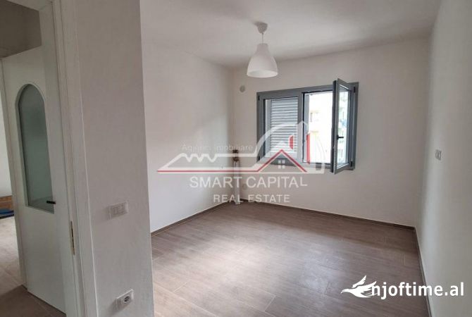 Shtepi ne shitje Apartament ne Vlore, 1+1, Mobilimi Bosh, pa mobiluar, Pagesa 110,000  Euro.